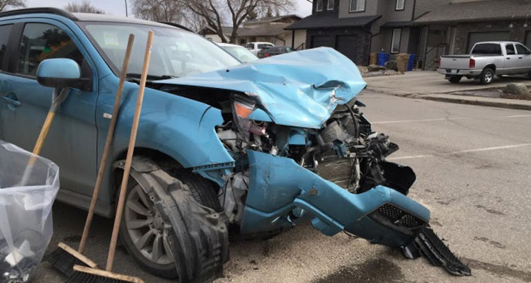 Extensive damage to a vehicle after a crash in northwest Regina. (Craig Edwards/CBC)